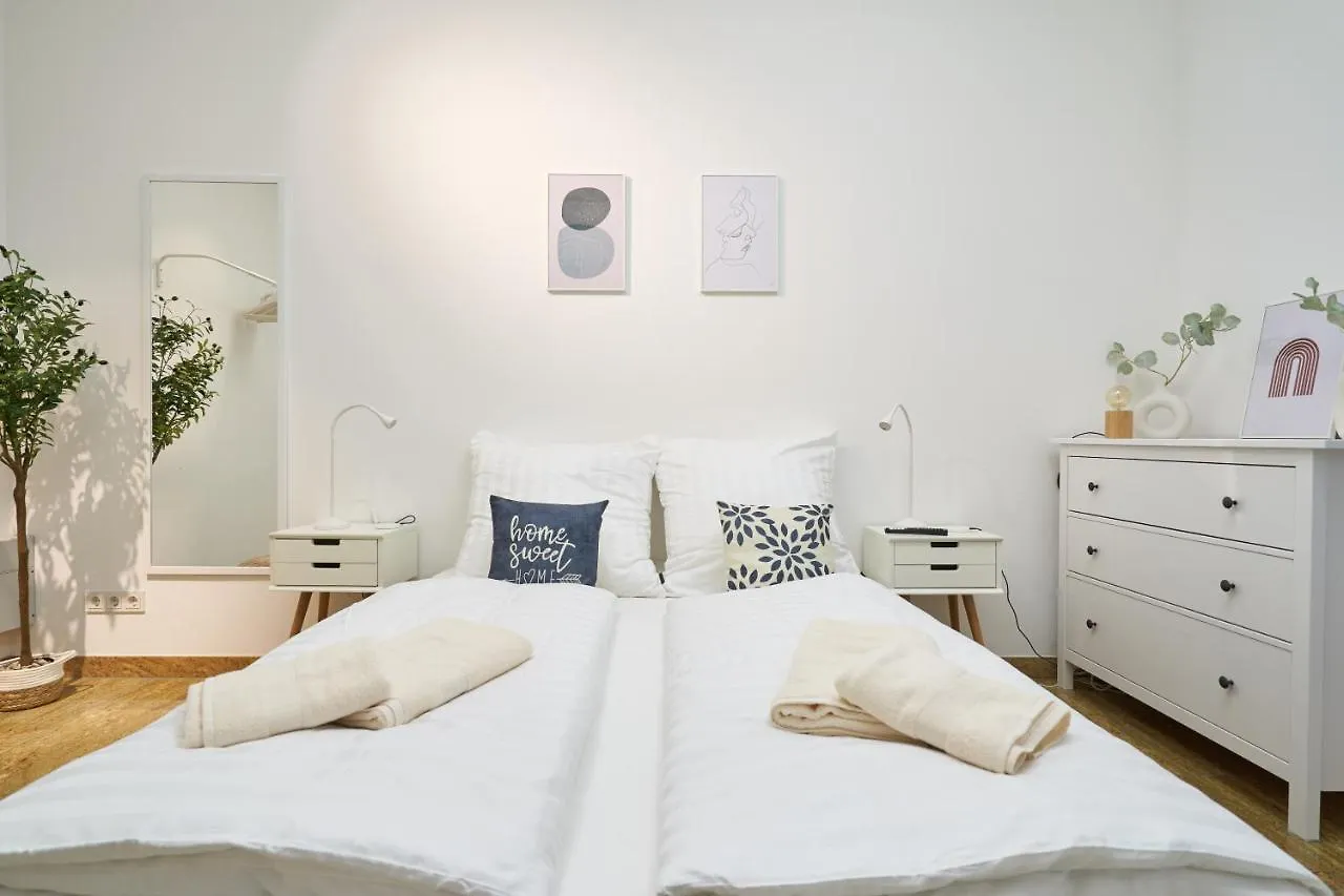 Global Living - Design Apartments I City Center I Balcony I Smart-Tv I Kitchen I Dresden