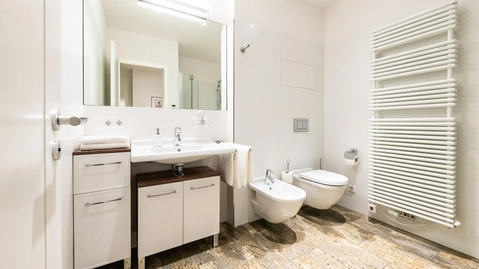 Global Living - Design Apartments I City Center I Balcony I Smart-Tv I Kitchen I Dresden Germany