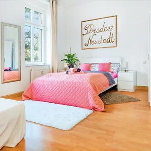 Bis 6 Personen - Helle, Ruhige Whg, 2 Baeder, Dd Neustadt - Lage Apartament