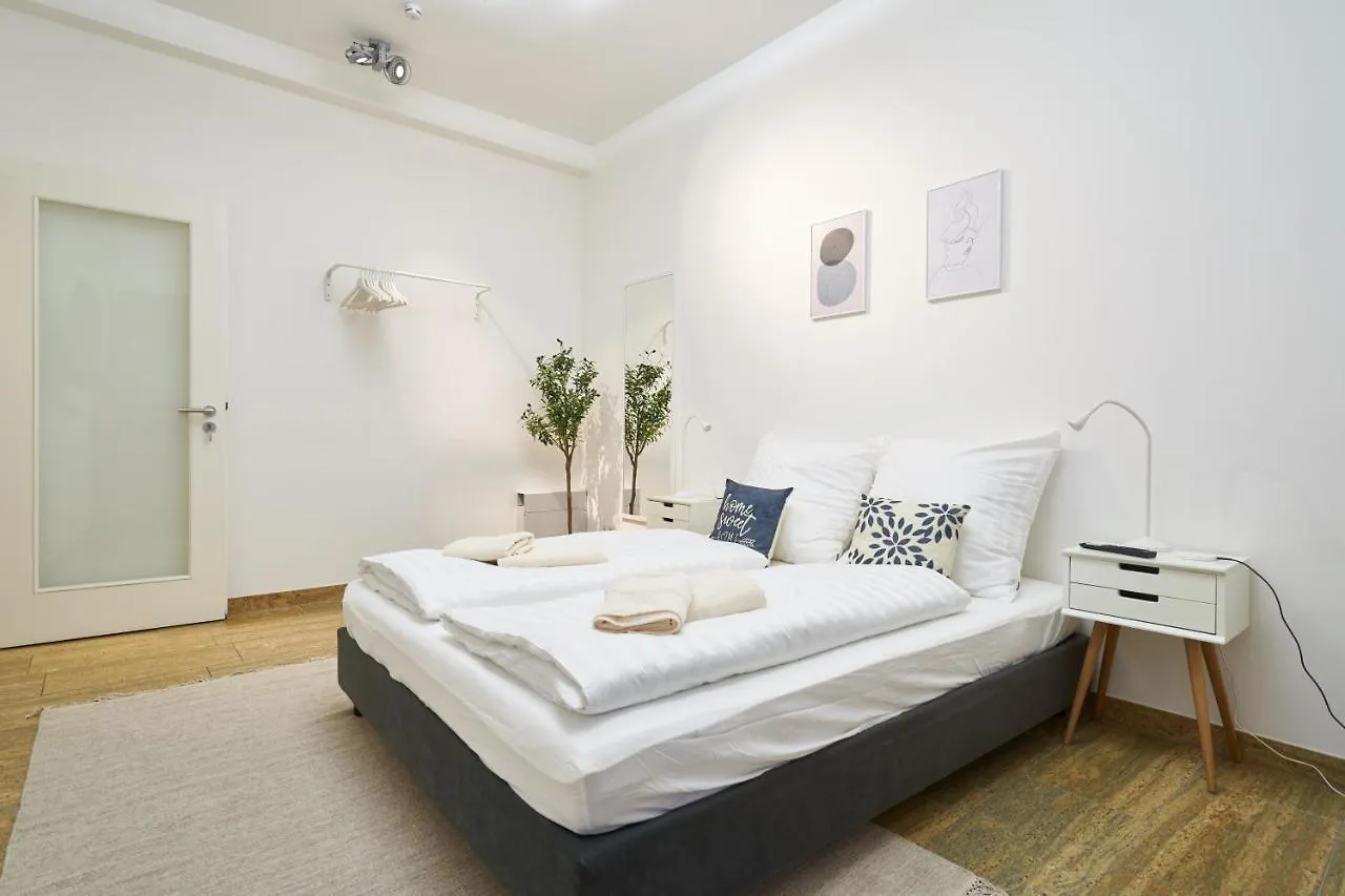 Global Living - Design Apartments I City Center I Balcony I Smart-Tv I Kitchen I Dresden 0*,
